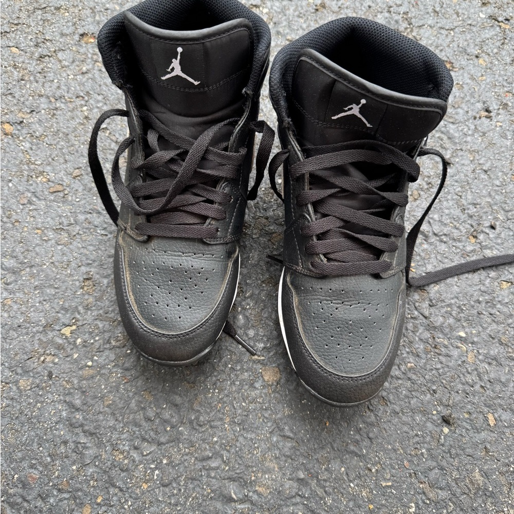 Nike Jordan cleats size 6Y rarely used